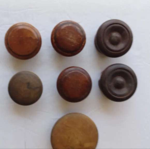 Wood knobs - Picture 1 of 3